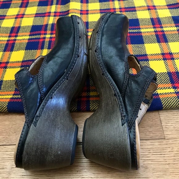 Clark’s Black Patent Leather Mary Jane Style Clogs - Picture 6 of 8